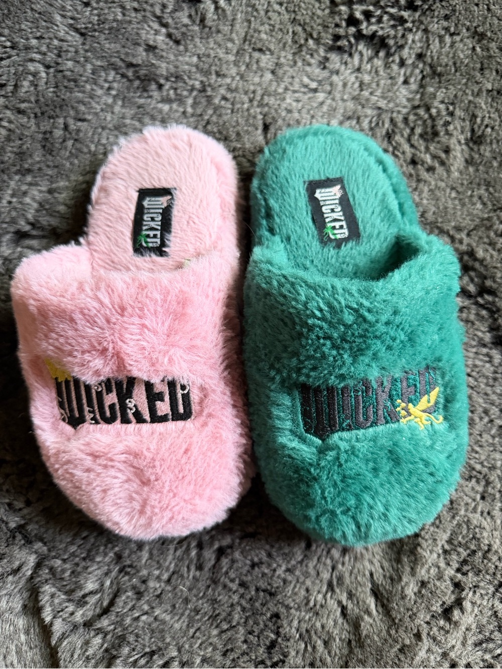 Kids WICKED Plush Slide Slippers - Pink & Green Size 13/1